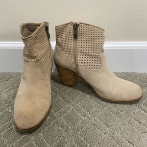 Vince Camuto beige suede ankle boots size 8
